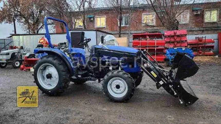 Трактор Lovol TE 354 HT без кабины с фронтальным челюстным погрузчиком