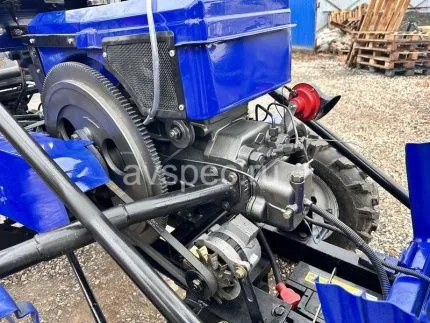 Минитрактор Русич Т-30 ВОМ 4x4 с фронтальным погрузчиком