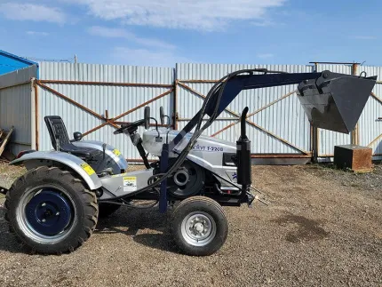 Трактор Трактор Скаут Т-220В с погрузчиком 